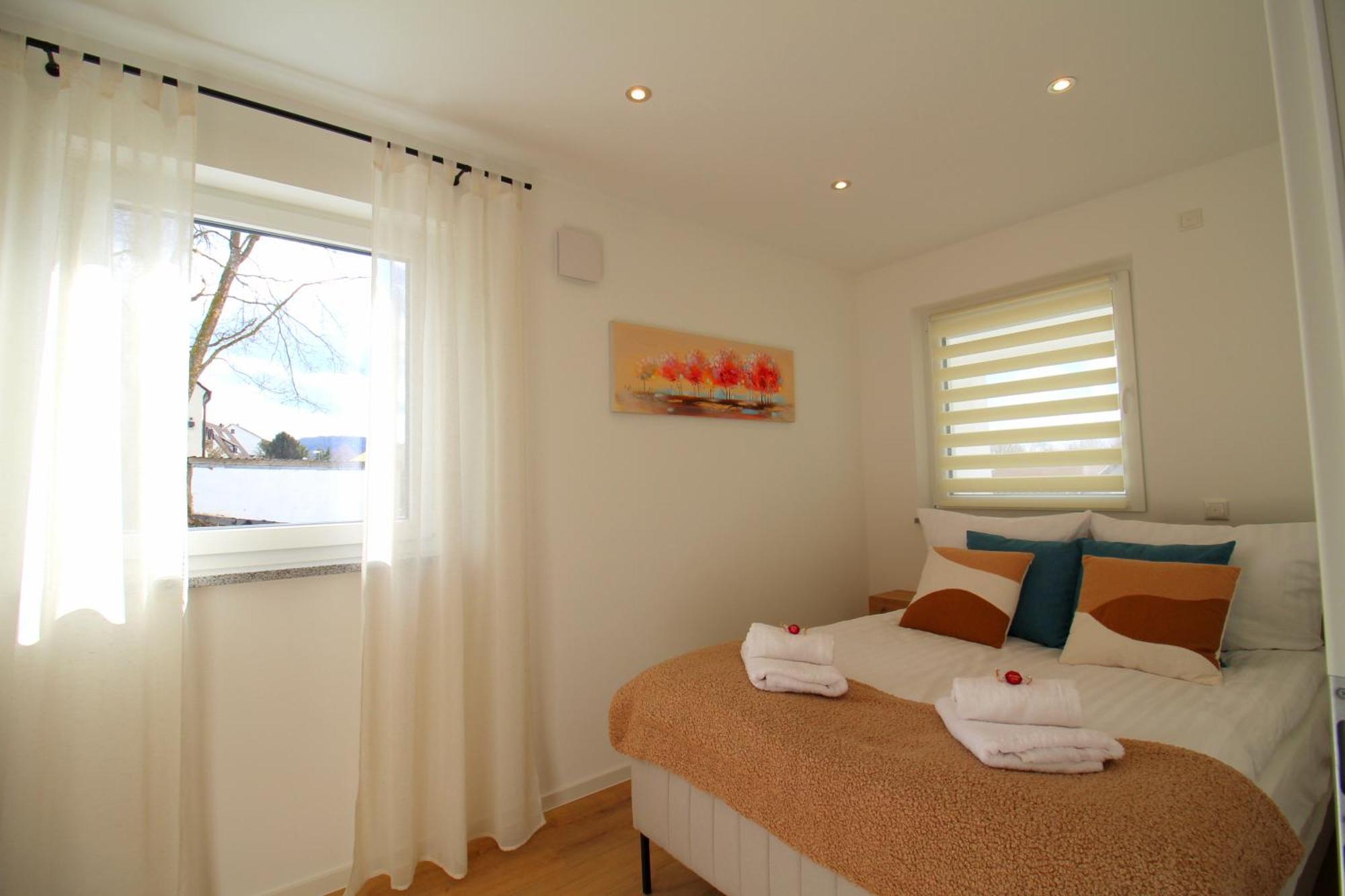 Apartment Mit Voll Ausgestatetter Kueche, Badewanne, Balkon, Parkplatz Vor Dem Haus, Ruhig Gelegen, Ada4 Kulmbach Bagian luar foto